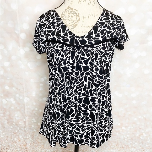 𝅺SUZIE in the City Animal Print Top - Picture 1 of 6